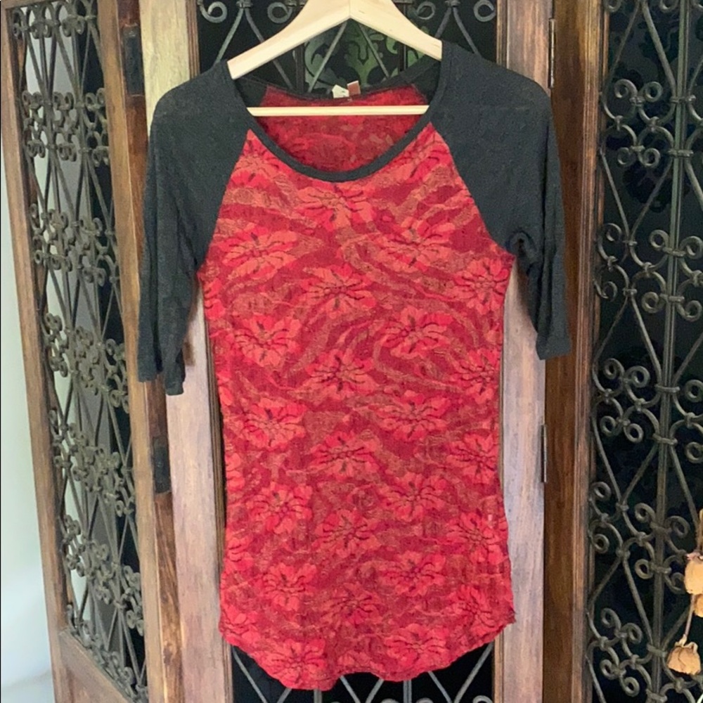 Gorgeous BKE top!!